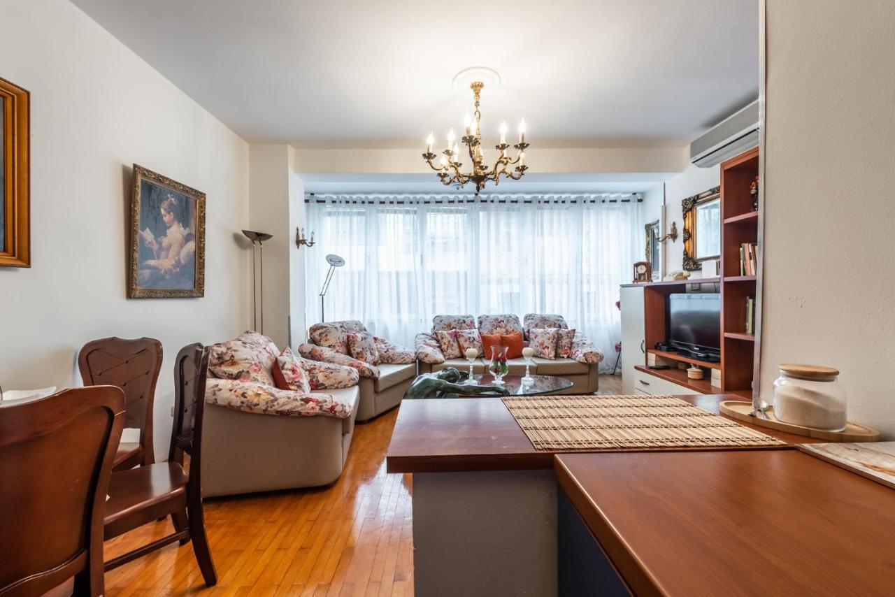 Apartment Vintage And Warm 2br In Tirana