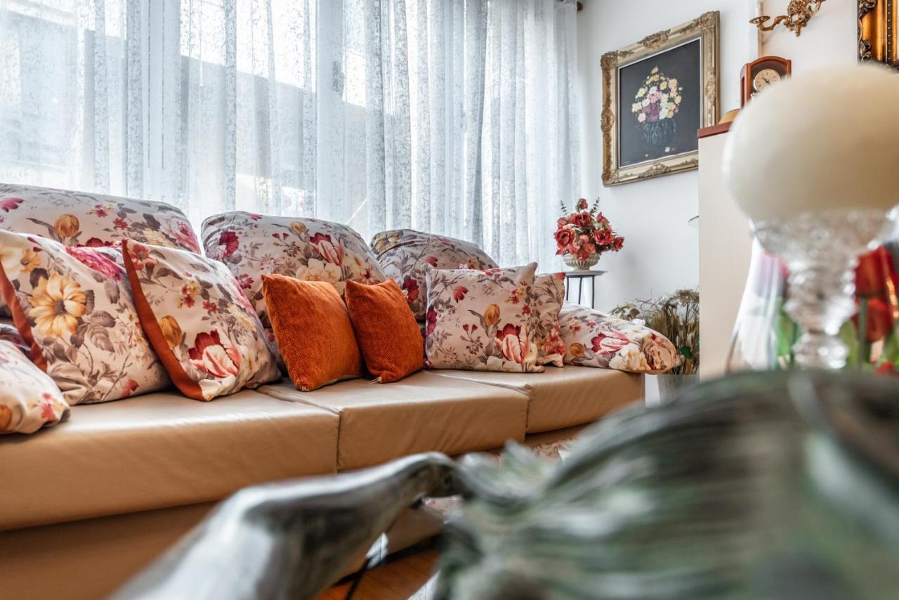 Vintage And Warm 2br In Apartment