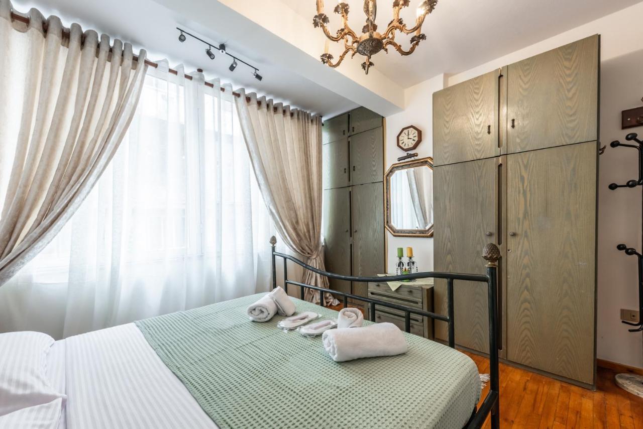 Vintage And Warm 2br In Apartment Tirana