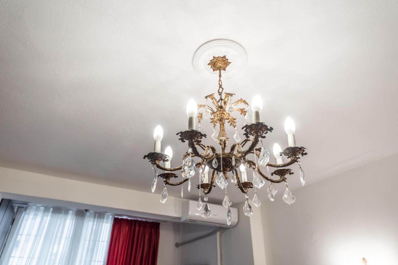 Vintage And Warm 2br In Apartment