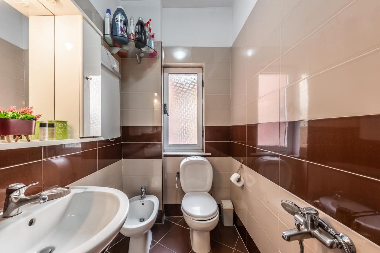 Apartment Vintage And Warm 2br In Tirana